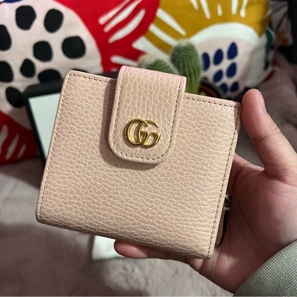 GUCCI Pebbled Calfskin GG Marmont French Wallet - Picture 11 of 16